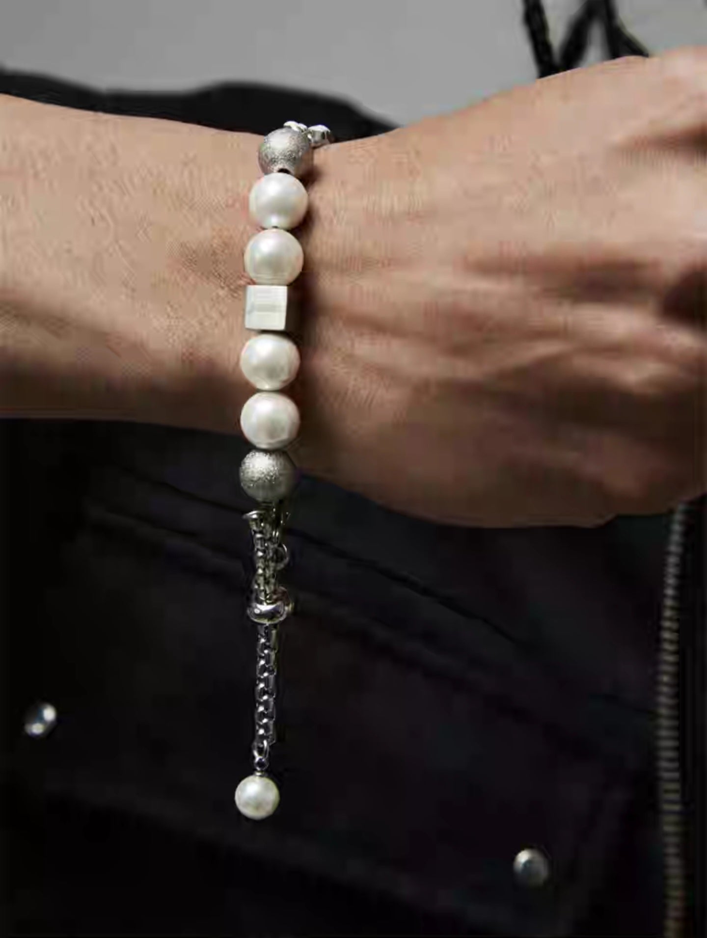 Uni-sex Cuban style, pearl & titanium steel bracelet